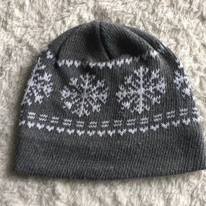 6/$20 Snowflake beanie grey &white lined
